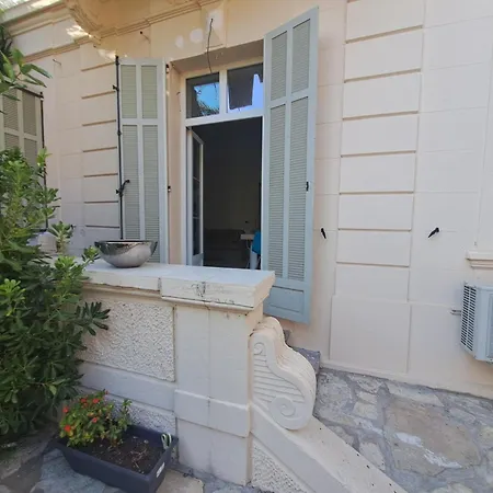 Un Rez De Jardin En Plein Centre