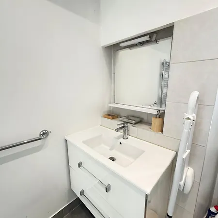 Un Rez De Jardin En Plein Centre * Cannes