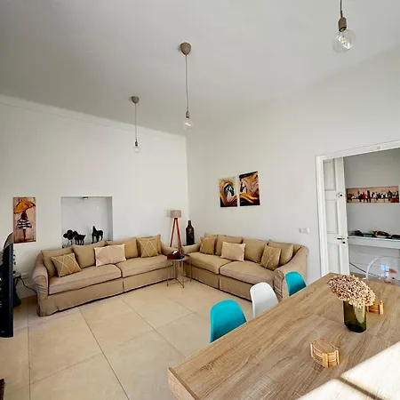 Un Rez De Jardin En Plein Centre Cannes